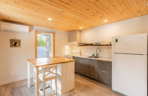Sainte-Lucie-des-Laurentides Apartment | L`Harmonie #203 - Loft douillet avec embarcations