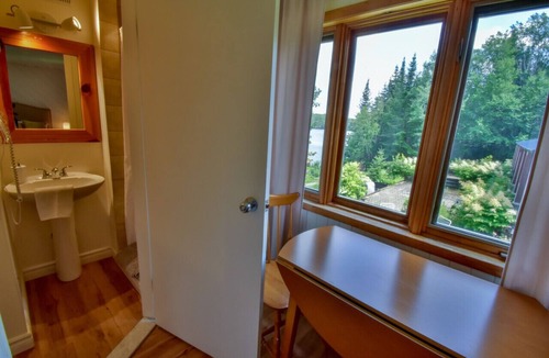 Saint Donat Ski Chalet | L`eau douce - Lumière naturelle en bord de lac