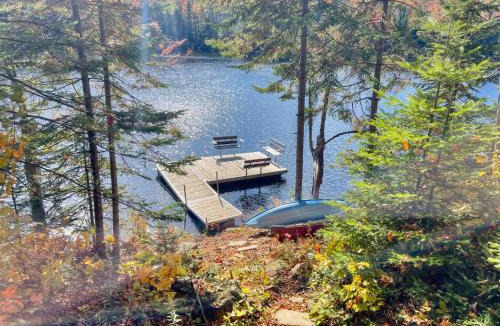 Fiddler Lake Resort Ski Chalet | L'Echo Boreal - Hot tub & Private Lake Access