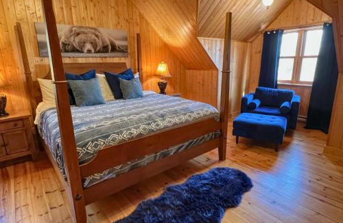 Fiddler Lake Resort Ski Chalet | L'Echo Boreal - Hot tub & Private Lake Access
