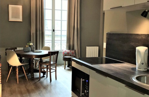 Dinan Apartment | L' Ecrin-Apartment-Ensuite with Bath