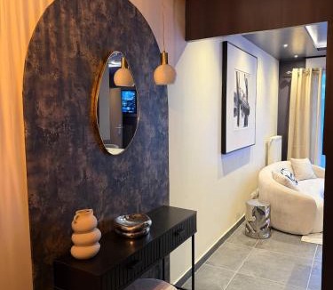 Champlan Apartment | L'Écrin Beige - Immersive suite with private Jacuzzi