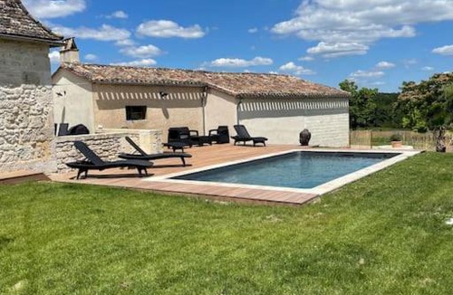 Saint-Meard-de-Gurcon House | L Ecrin de Bricabeau Longère en pierres avec piscine privative