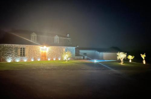 Saint-Meard-de-Gurcon House | L Ecrin de Bricabeau Longère en pierres avec piscine privative