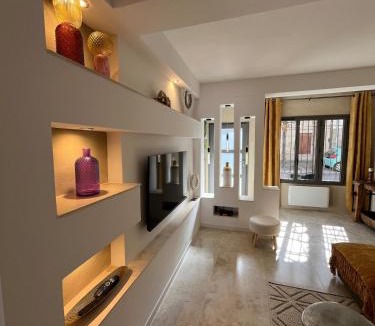 Aigues-Mortes Medieval City House | L Ecrin de Gambetta - Maison cosy intra-muros avec parking inclus