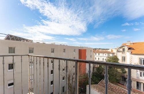 Faubourg Apartment | L'Ecrin de J Grand T3 lumineux Balcon 5min Gare Arènes