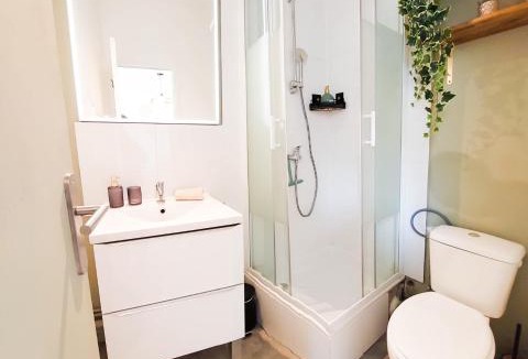 Quartier du chateau Apartment | L'Ecrin du Château Séjour à 2, études, professionnels à CAEN Studio calme face au Château linge et wifi inclus