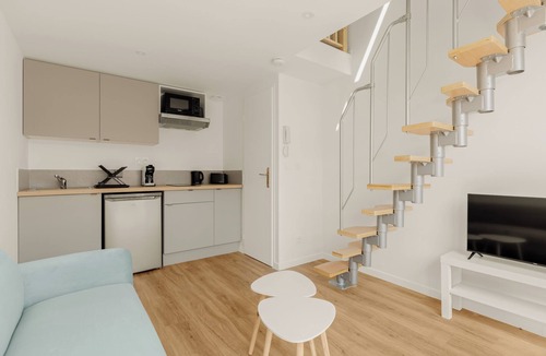 Decines-Charpieu Apartment | L'Ecrin Lumière