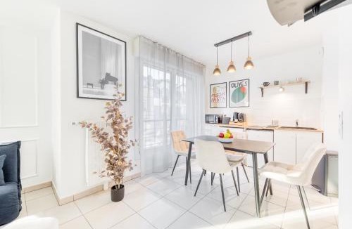 Asnieres-sur-Seine Apartment | L'Écrin Piano, chic near Paris
