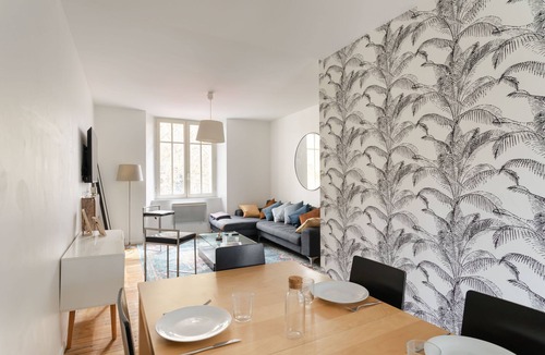 Bourg-l'Eveque Apartment | L'Ecrivain - Two Bedroom Apartment, Sleeps 4