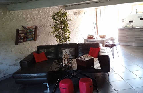 Azy House | L'Écurie de Lili is ideally located between Bourges and Sancerre, in a quiet country setting.