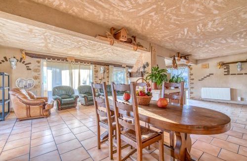 Guizengeard House | L'Ecurie