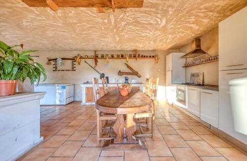 Guizengeard House | L'Ecurie