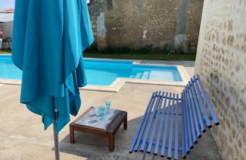 Bribaudon House | L'Ecurie - Stunning Spacious Studio with Shared Pool