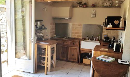 Bribaudon House | L'Ecurie - Stunning Spacious Studio with Shared Pool