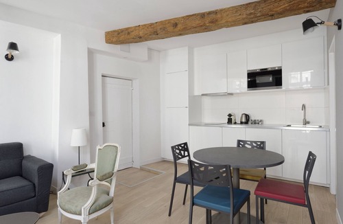 Montpellier City-Centre Apartment | L'Ecusson, charming apartment, air-conditioned, free parking