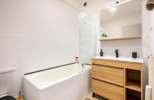 Ep 21 - Saint-Paul Apartment | L'Eden Appart, Studio avec cuisine séparée, Idéal Professionnels, Fibre Haut débit, Garage, 2 Balcons, Très Calme et Confortable, Arrivée Autonome, Rez de Chaussée