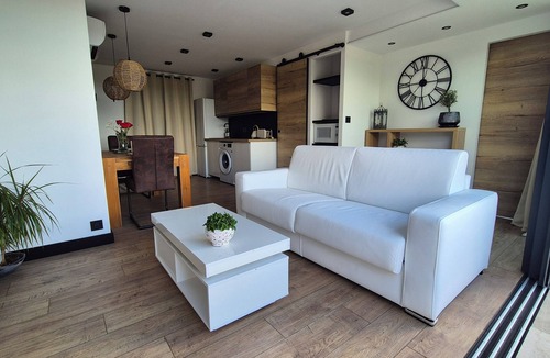 Langlade Apartment | L'Eden Bleu in Langlade, upscale romantic suite with private SPA.