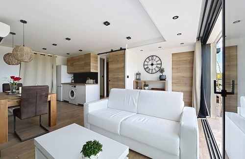 Langlade Apartment | L'Eden Bleu in Langlade, upscale romantic suite with private SPA.
