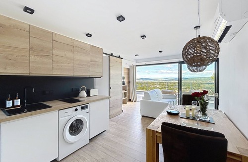 Langlade Apartment | L'Eden Bleu in Langlade, upscale romantic suite with private SPA.