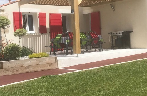 Mervent House | L'ÉDEN DE LA HAUTE FORÊT - Rated 4 stars - Sleeps 12 - Heated pool
