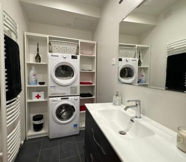 Magenta Apartment | L'Effervescence