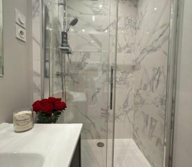 Magenta Apartment | L'Effervescence