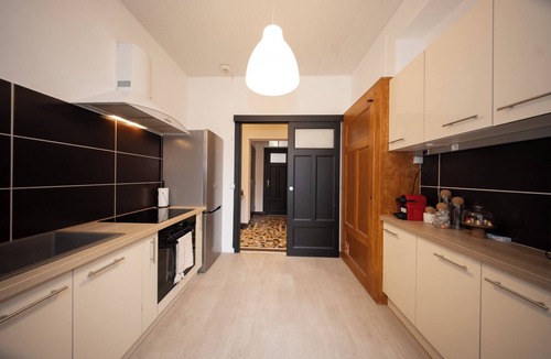 Chambery Apartment | L'Élégance - Cozzy & Chill (2-bedroom apartment with parking)