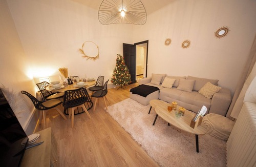 Chambery Apartment | L'Élégance - Cozzy & Chill (2-bedroom apartment with parking)