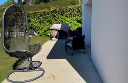 Bilieu House | L'EMERAUDE suite lake view/swimming pool/beach 10 min walk away