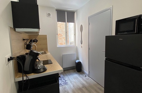 Saint-Quentin Apartment | L'emile Zola : Studio Cosy Hyper Centre