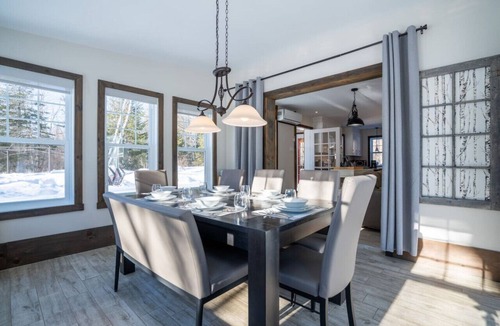 Sainte-Emelie Cottage | L`Enchanteur |Hot Tub | River & Kayaks |EV Charger