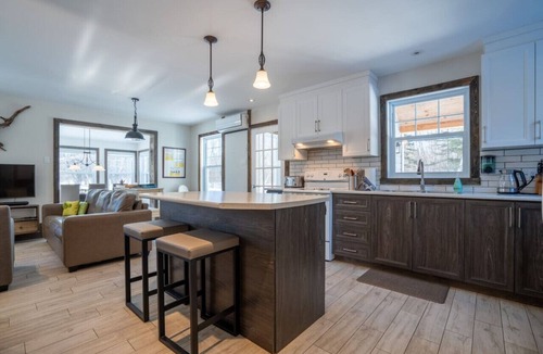 Sainte-Emelie Cottage | L`Enchanteur |Hot Tub | River & Kayaks |EV Charger