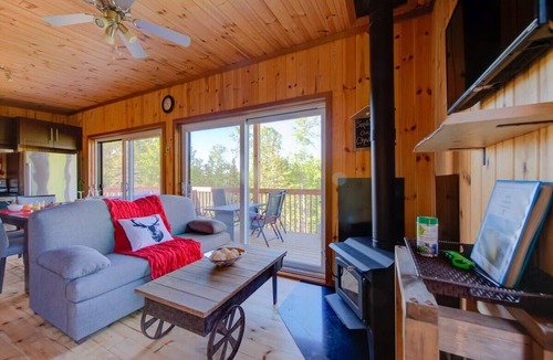 Pohenegamook Ski Chalet | L’Enchanteur | Private Spa & Pet Friendly