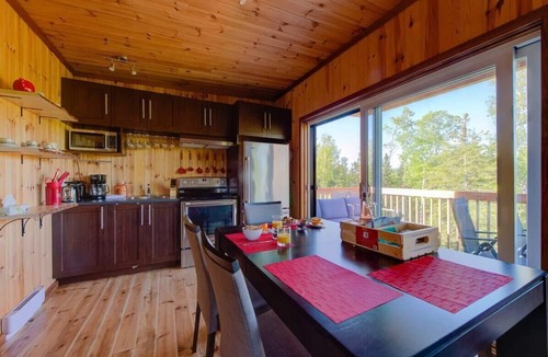 Pohenegamook Ski Chalet | L’Enchanteur | Private Spa & Pet Friendly