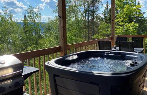 Pohenegamook Ski Chalet | L'Enchanteur - Private Spa & Pet Friendly