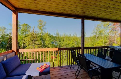 Pohenegamook Ski Chalet | L'Enchanteur - Private Spa & Pet Friendly