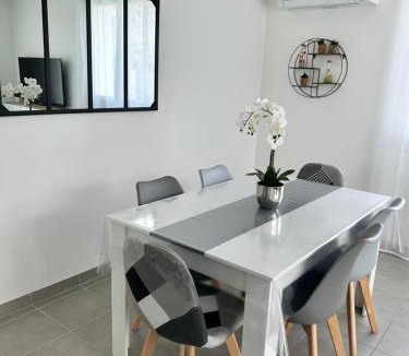 Beaumont-les-Valence Apartment | L'Entre Deux Rêves