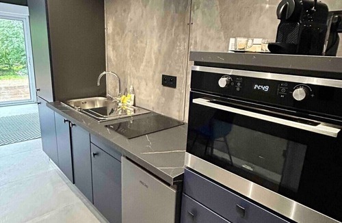 Les Attaques Apartment | L'entre vous, discreet studio, private spa