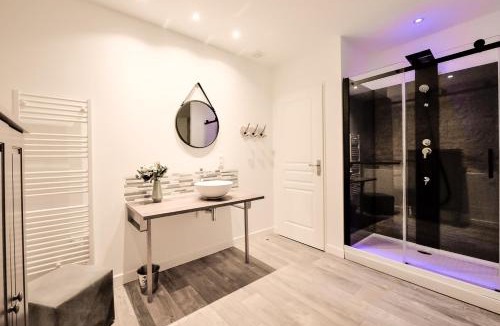 Livers-Cazelles House | L'Envolée Sauvage