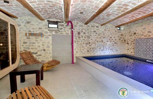 Grospierres House | L'envol des papillons