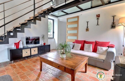 Grospierres House | L'envol des papillons