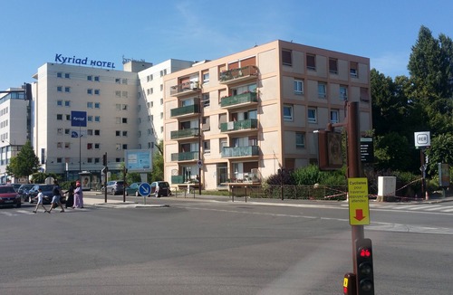 Quartier Centre Ville Apartment | l'escale 50 m from viry chatillon station