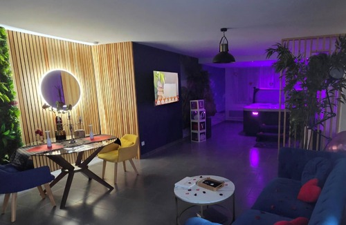 Calais City Center Apartment | L'escale du Desir Love Room spa Privatif