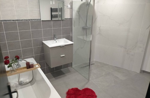Calais City Center Apartment | L'escale du Desir Love Room spa Privatif