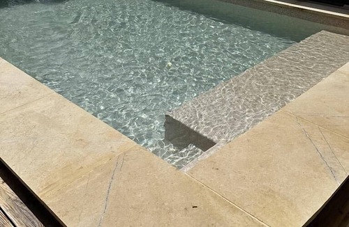 Pont-Saint-Esprit Apartment | l'escale duplex gîte with private terrace