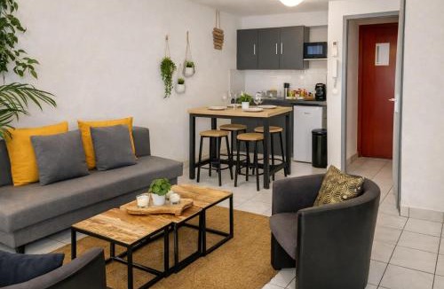Moussy-le-Neuf Apartment | L'ESCALE : Duplex 4 pers. ASTERIX, AEROPORT ROISSY CDG, PARIS