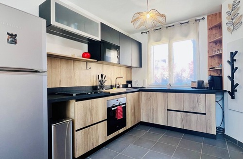 Gardanne Apartment | L'escale Paisible