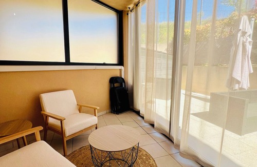 Gardanne Apartment | L'escale Paisible