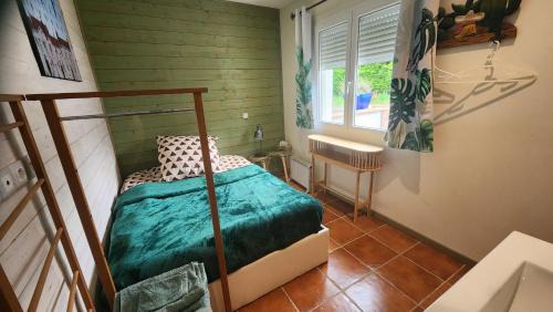 Blagnac House | L'Escale - private bed, shower room & kitchen